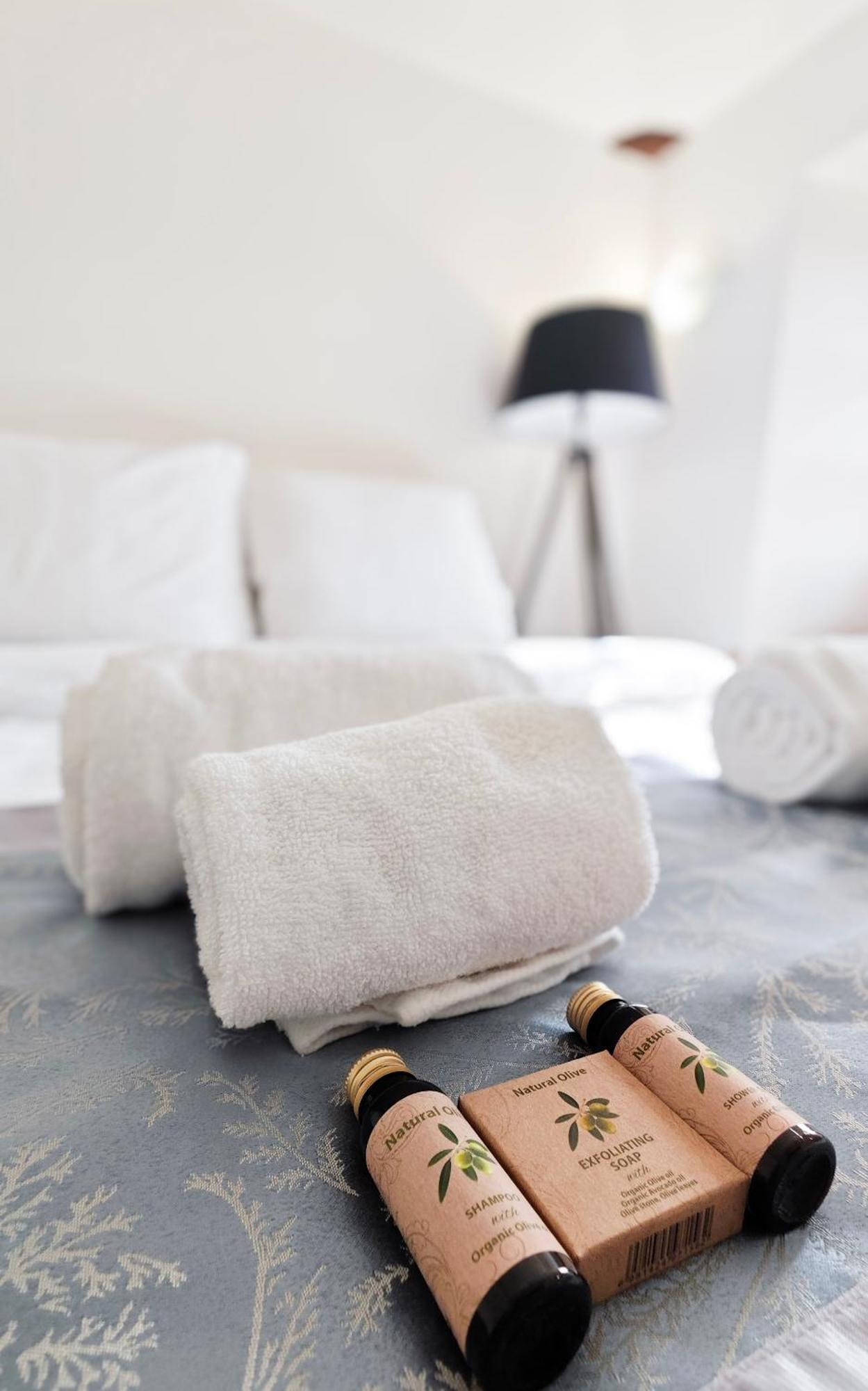 Villa Tagibao Avec Piscine Chauffee Et Spa Lesterps ภายนอก รูปภาพ