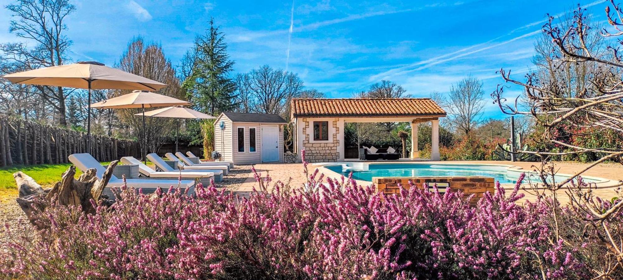 Villa Tagibao Avec Piscine Chauffee Et Spa Lesterps ภายนอก รูปภาพ