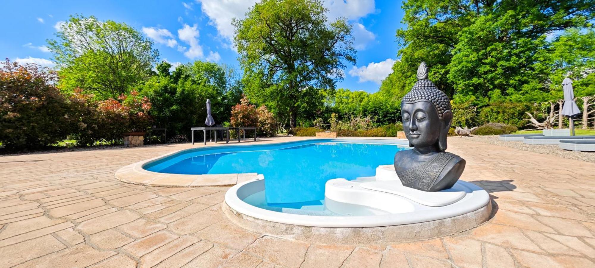 Villa Tagibao Avec Piscine Chauffee Et Spa Lesterps ภายนอก รูปภาพ